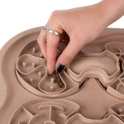 TIAKI Slow Feed Puzzle Juego De Inteligencia Para Perros 30 TIAKI Slow Feed Puzzle Juego De Inteligencia Para Perros -Trixie Ventas 307596 intelligenzspielzeug slow feed puzzle fg 4959 9