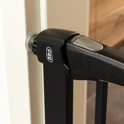 Barrera Negra TIAKI Con 7 Cm De Extensión Para Perros 14 Barrera Negra TIAKI Con 7 Cm De Extensión Para Perros -Trixie Ventas 334696 tiaki dog gate black fg 8153 2